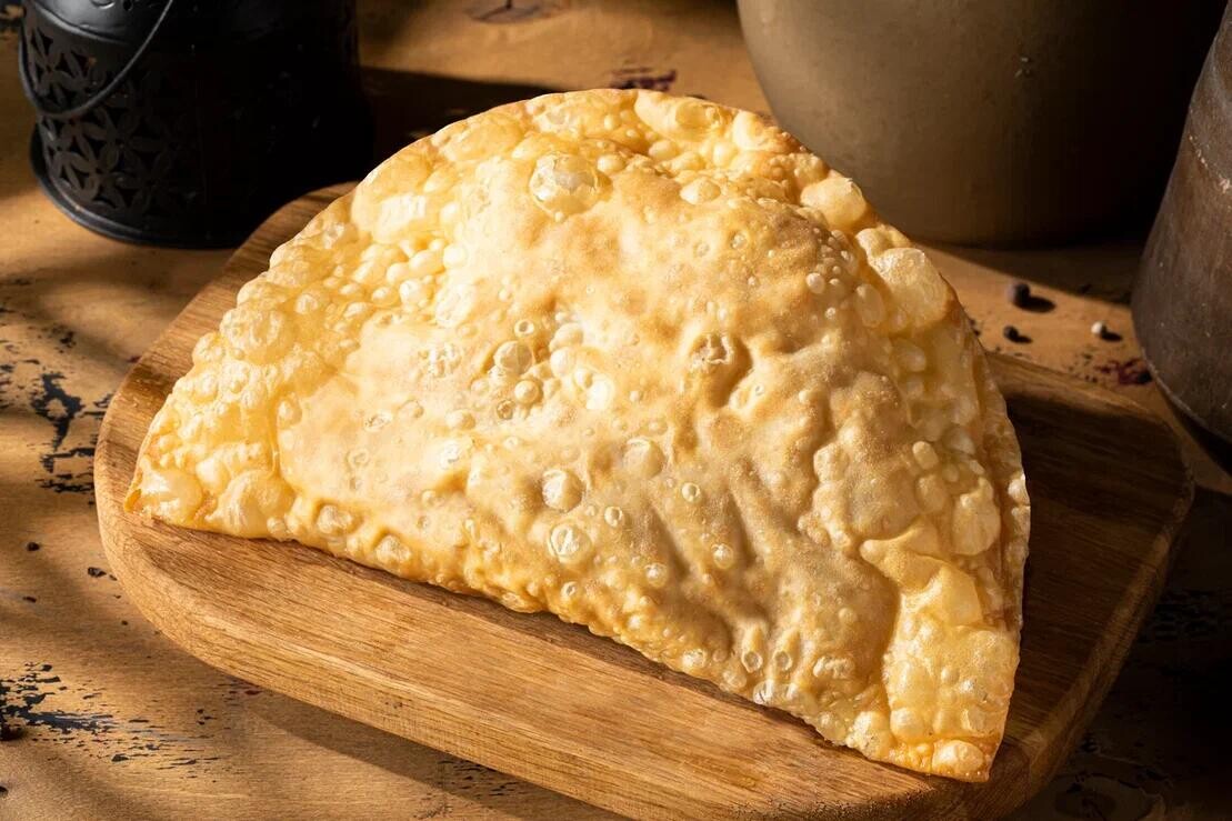 Чебурек с сыром сулугуни (1 шт)