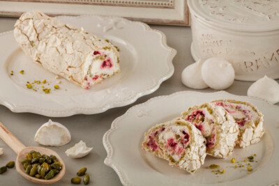 Меренговый рулет с фисташками и малиной 0,7кг