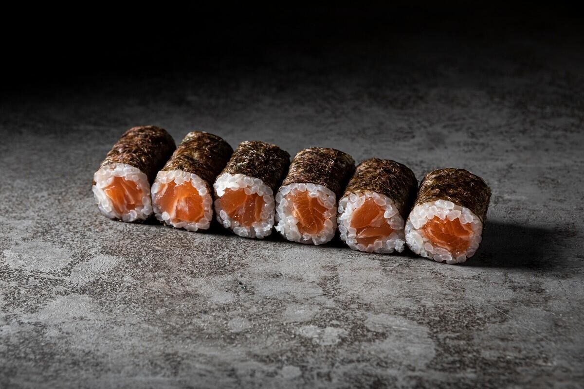 Ролл с лососем