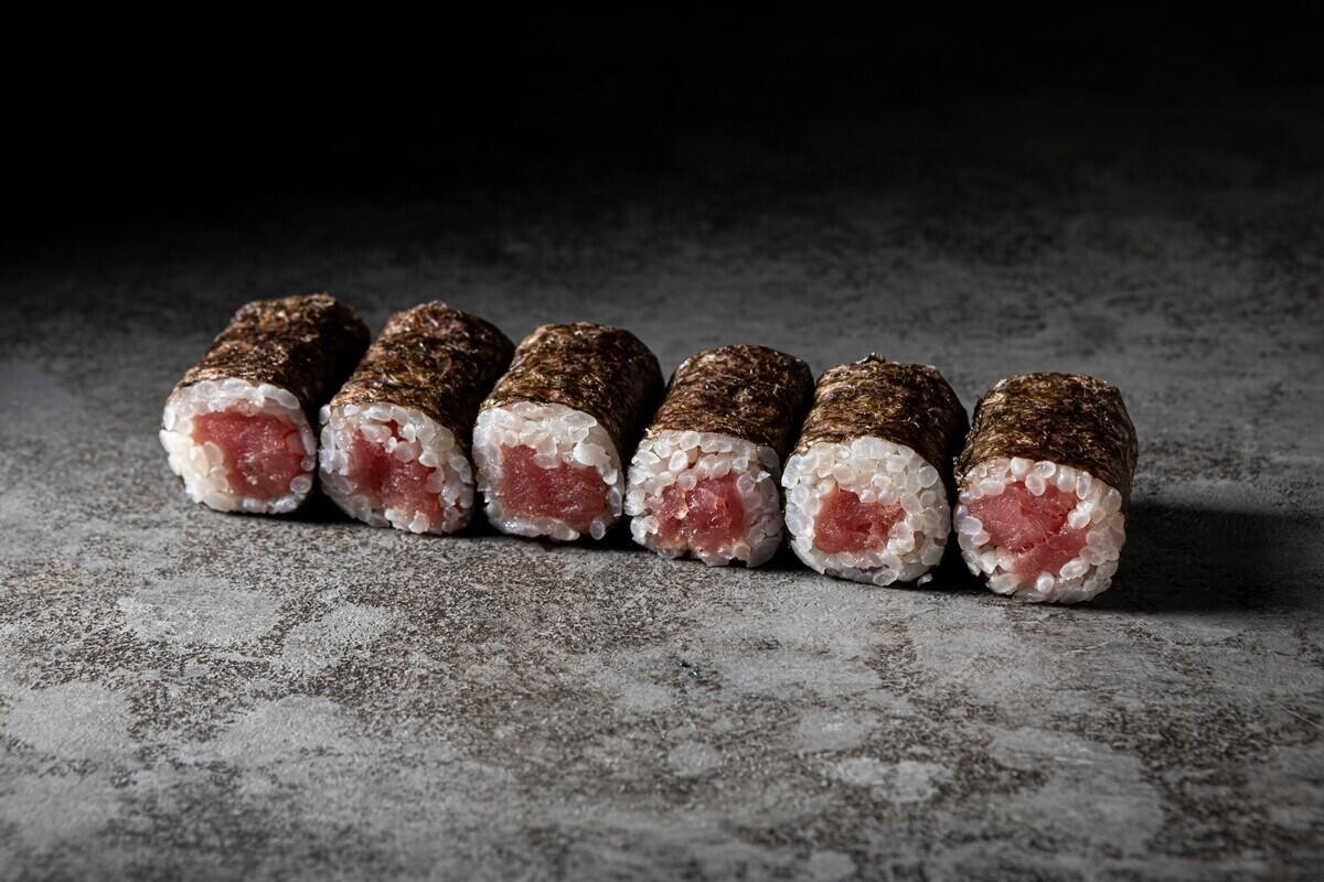 Ролл с тунцом