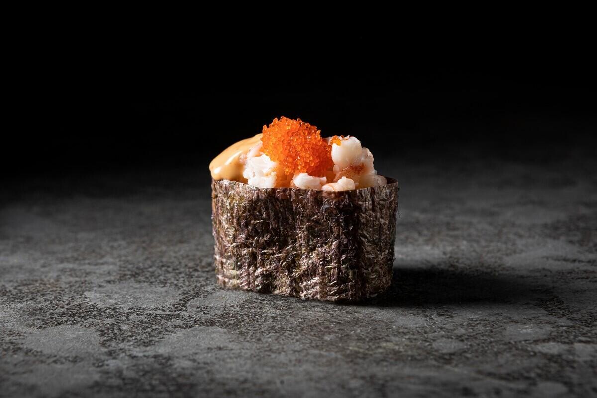 Гункан креветка/тобико