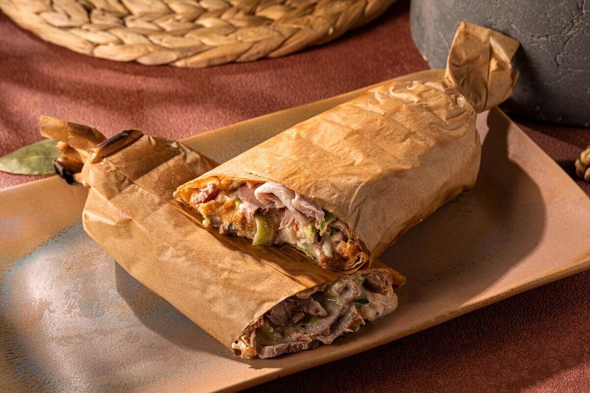 Шаурма со свининой и сулугуни