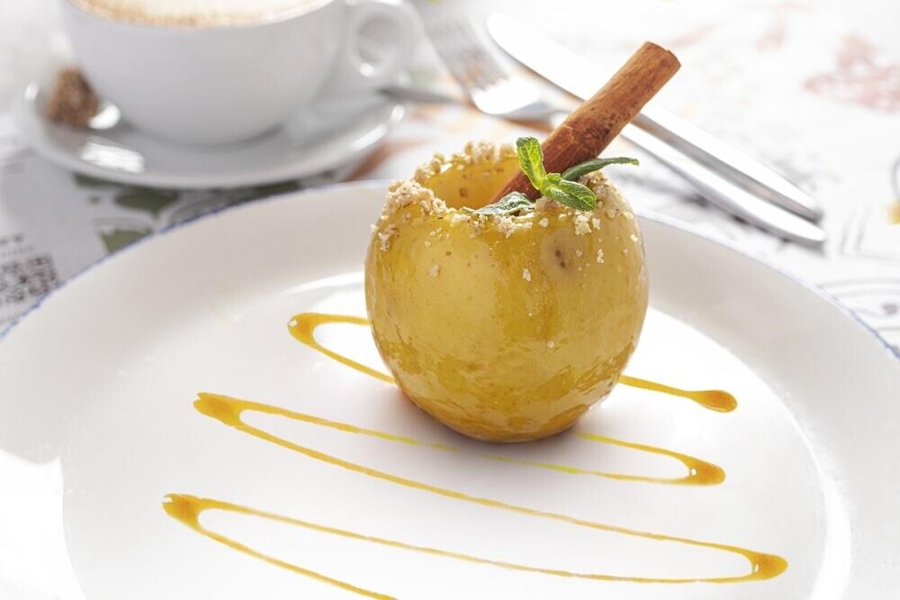 Пост: Запеченное яблоко с медом и орехами