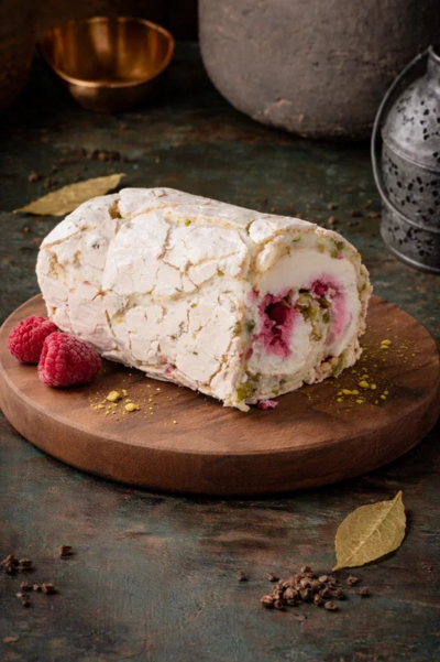 Меренговый рулет с фисташками и малиной 0,7кг