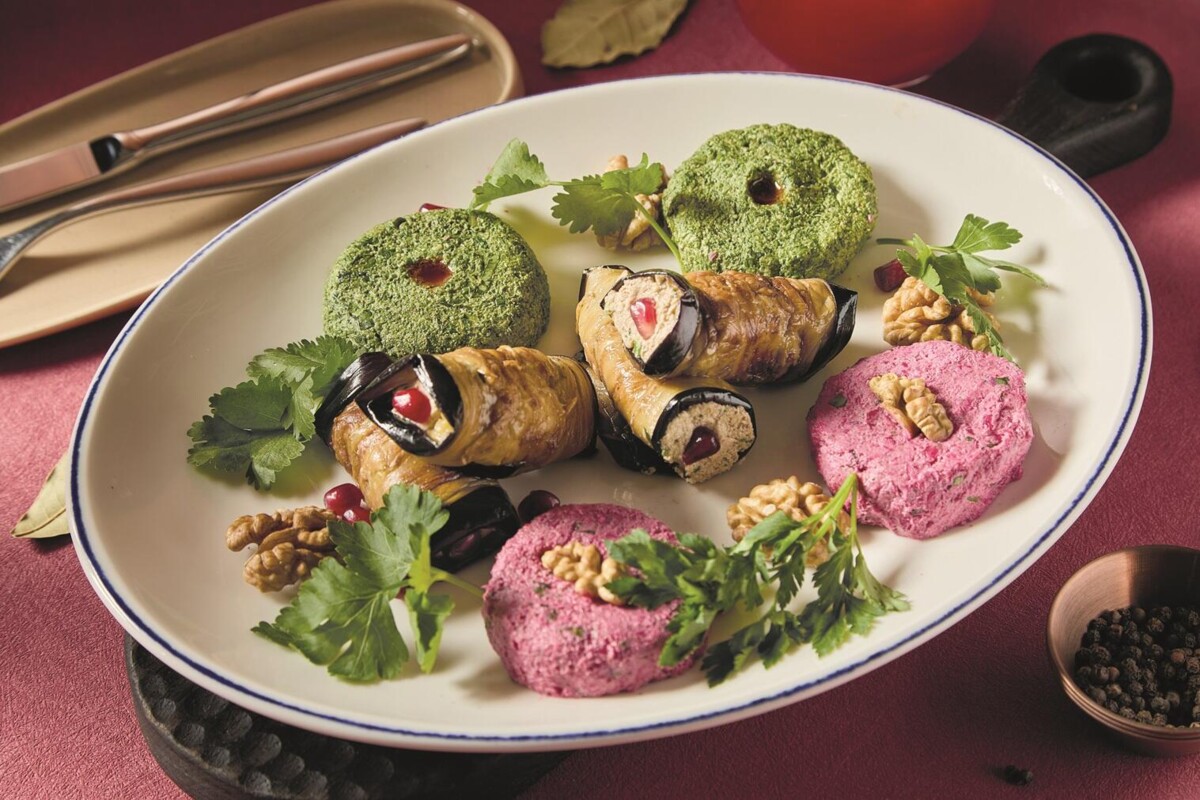 Ассорти пхали с рулетиками из обжаренных баклажанов