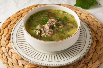 Щавелевый суп с рваной говядиной