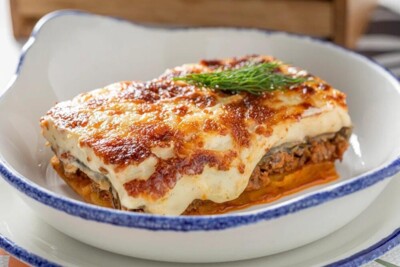 Мусака по-гречески с говядиной и баклажанами